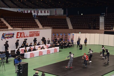 「EXILE PERFORMER BATTLE AUDITION」一次審査の様子。課題音源にあわせてダンスパフォーマンスを披露する。