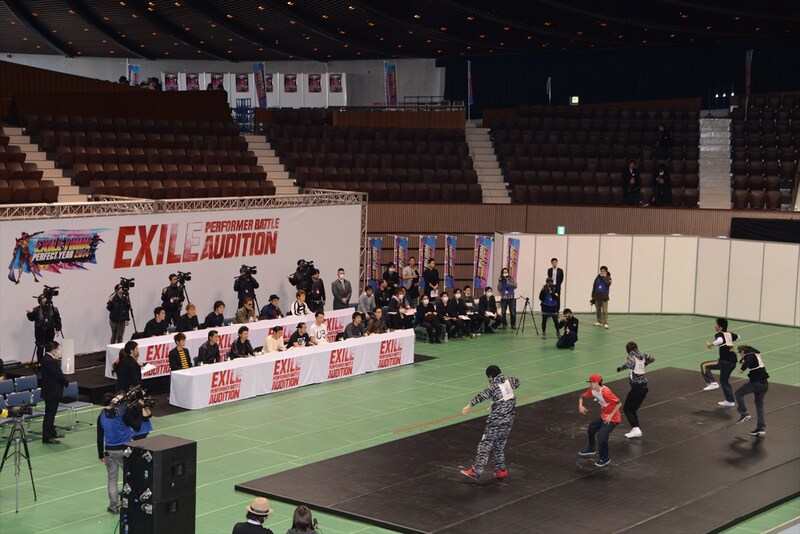「EXILE PERFORMER BATTLE AUDITION」一次審査の様子。課題音源にあわせてダンスパフォーマンスを披露する。