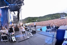 「RADWIMPS 野外 LIVE 2013『青とメメメ』」の様子。