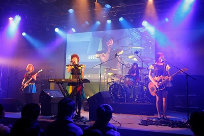 ROLANDの新製品発表会でライブを行うねごと。