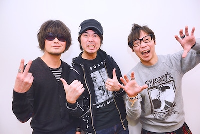 左から山中さわお、増子直純、日高央