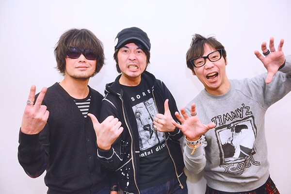 左から山中さわお、増子直純、日高央