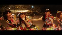 AKB48「前しか向かねえ」ビデオクリップのワンシーン。 (c)AKS