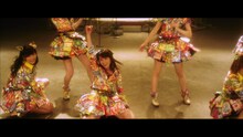 AKB48「前しか向かねえ」ビデオクリップのワンシーン。 (c)AKS