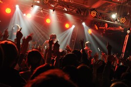 NICO、ニコの日「カベ ニ ミミ」でベスト盤収録曲連発