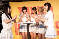 フォトセッション時、実際に“神相撲”をするでんぱ組.inc。