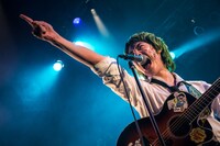 「DIAMOND LANE Vol.2 "Ever Onward"」より爆弾ジョニーのライブの様子。