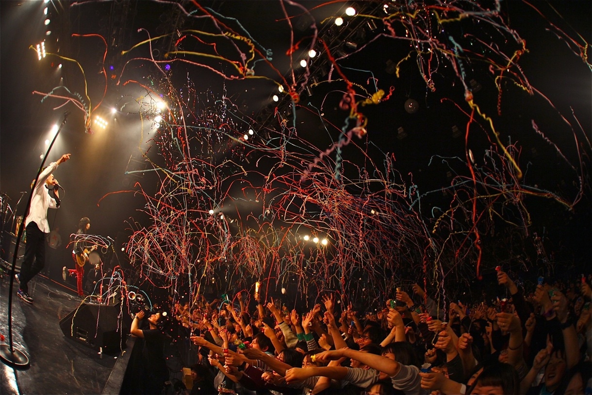 「DIAMOND LANE Vol.2 "Ever Onward"」より爆弾ジョニーのライブの様子。