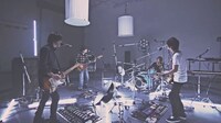 androp「One」スタジオライブ映像のワンシーン。