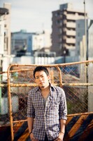 劇場版フォトブックレット「ファンキー加藤 / My VOICE～ファンモンから新たな未来へ～」掲載カットより。