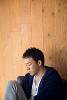 劇場版フォトブックレット「ファンキー加藤 / My VOICE～ファンモンから新たな未来へ～」掲載カットより。