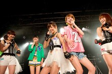 「THE ポッシボーvs.吉川友vs.アップアップガールズ（仮）～吉川友とポッシポッシガールズ（仮）～」の様子。