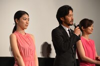 左から成海璃子、竹野内豊、尾野真千子。