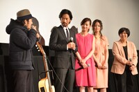 左から七尾旅人、竹野内豊、尾野真千子、木村文乃、井口奈己。