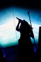 澤野弘之[nZk]のライブにゲスト出演したAimer。