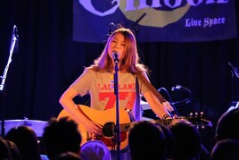 サプライズ発表も！片平里菜、初ワンマンツアーが福島で幕