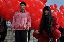 左からシャーク・安江（Dr）、マヒトゥ・ザ・ピーポー（Vo, G）。