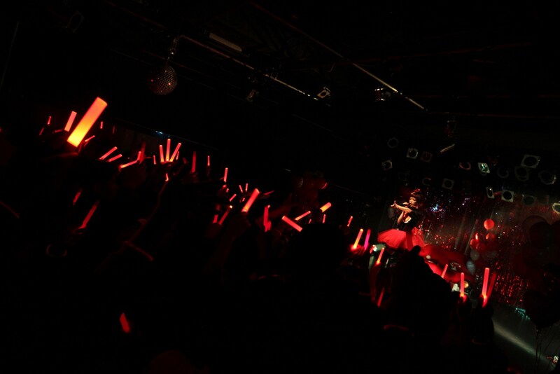 ハナエ。2月9日に東京・原宿アストロホールで行われたワンマンライブの様子。（撮影：後藤壮太郎）