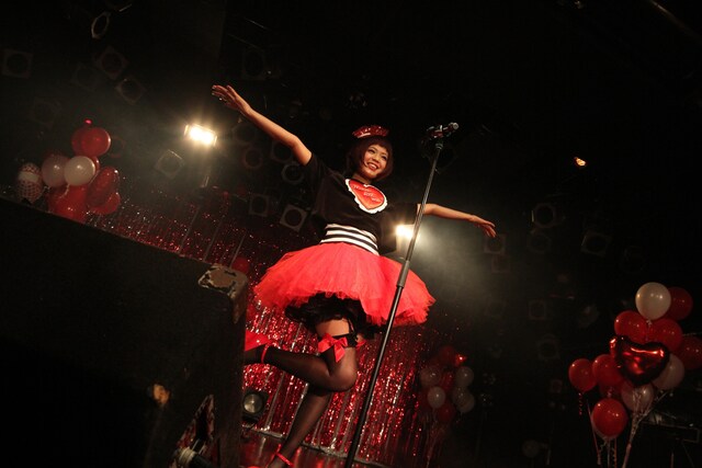 ハナエ。2月9日に東京・原宿アストロホールで行われたワンマンライブの様子。（撮影：後藤壮太郎）