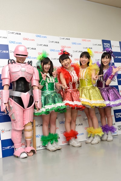 イベント開演前に行われた記者会見でのももいろクローバーZ。