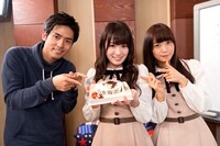 左からK、高山一実、深川麻衣。