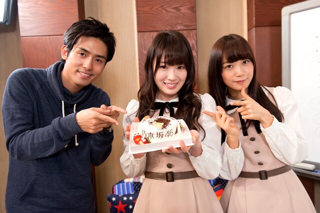 左からK、高山一実、深川麻衣。