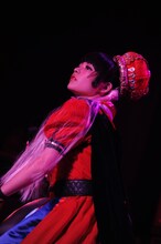 上坂すみれ「革命的ブロードウェイ主義者同盟 総決起集会」の様子。