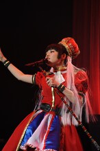 上坂すみれ「革命的ブロードウェイ主義者同盟 総決起集会」の様子。