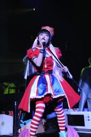 上坂すみれ「革命的ブロードウェイ主義者同盟 総決起集会」の様子。