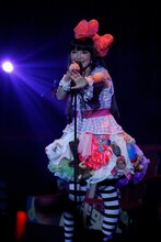 上坂すみれ「革命的ブロードウェイ主義者同盟 総決起集会」の様子。