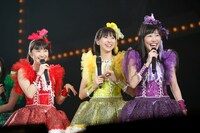 左から百田夏菜子、玉井詩織、高城れに。