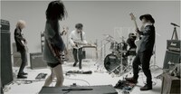 Hello Sleepwalkers「猿は木から何処へ落ちる」PVのワンシーン。