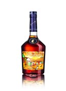 オス・ジェメオスがデザインを手がけたヘネシー限定ボトル「ヘネシー V.S リミテッドエディション by Os Gemeos」。