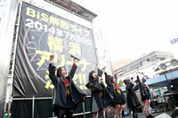 今週の人気の画像1位は「BiS、武道館を断念！横浜アリーナで7月に解散ライブ」より、BiSフリーライブ「伝えたいことがあるんだ」の様子。