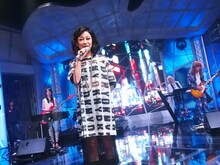 スタジオライブ収録中の加藤ミリヤ。