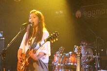 Suzu。2月11日に東京・Shibuya eggmanで行われたライブイベントの様子。