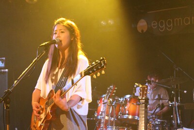 Suzu。2月11日に東京・Shibuya eggmanで行われたライブイベントの様子。