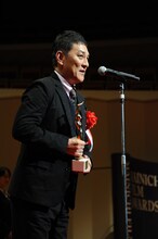 男優助演賞受賞の喜びを語るピエール瀧。