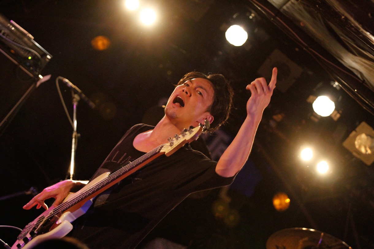 吉牟田直和（B / テスラは泣かない。）（Photo by Tomoko Arai（LIVERALLY））