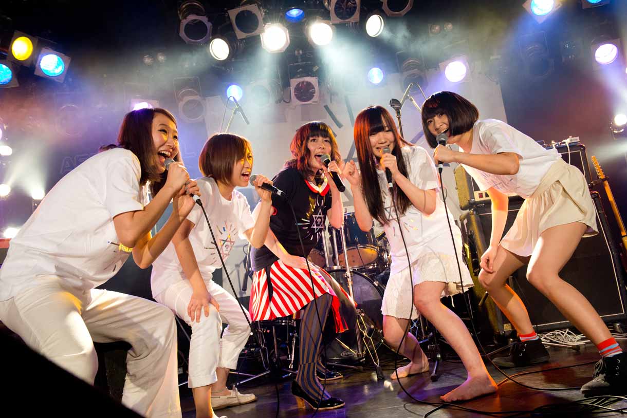 「ZANSHING SUN FESTIVAL vol.2」では南波志帆と赤い公園がPerfumeの「チョコレイト・ディスコ」をカバーした。