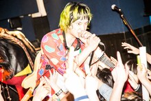 2月11日に東京・新宿red clothで行われた「月刊爆弾ジョニー」の様子。（撮影：新保勇樹）