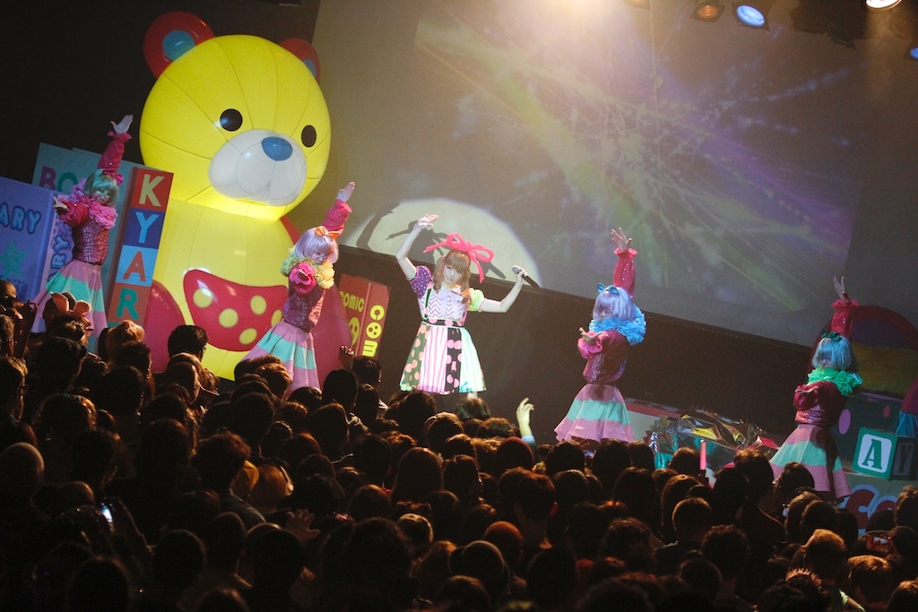 「NANDA COLLECTION WORLD TOUR 2014」シアトル公演の様子。 （photo by AKI ISHII）