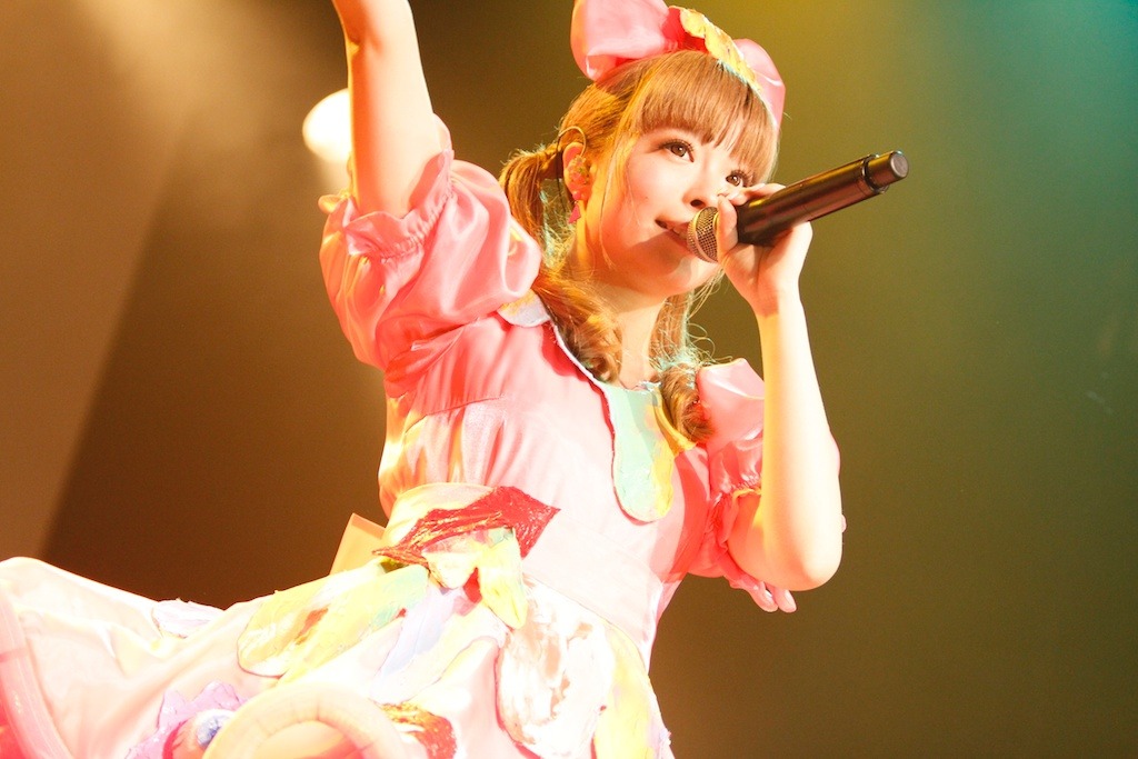 「NANDA COLLECTION WORLD TOUR 2014」シアトル公演のきゃりーぱみゅぱみゅ。 （photo by AKI ISHII）