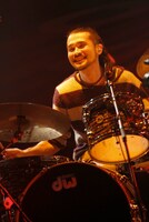 ヤマザキタケシ（Dr）（撮影：上飯坂一）