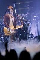 クボケンジ（Vo, G, Syn）（撮影：上飯坂一）