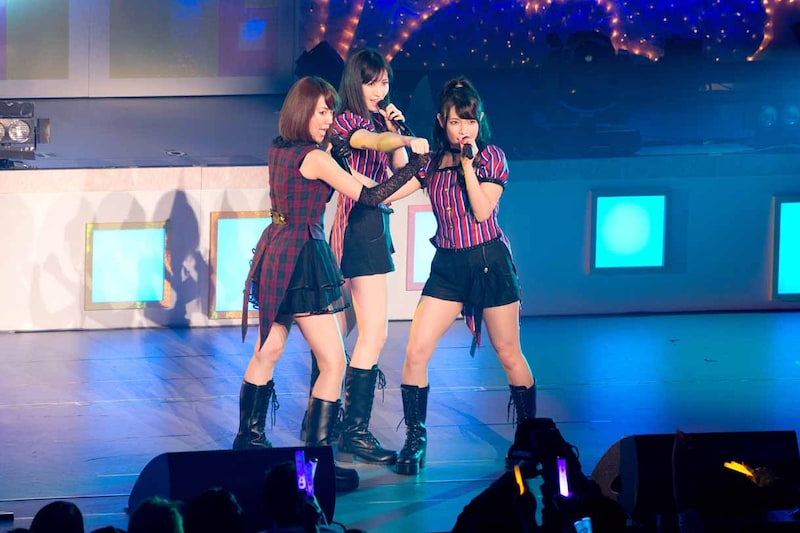 左から遠藤舞、横山ルリカ、外岡えりか。