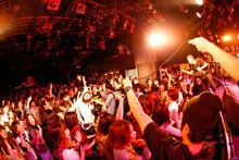 COMEBACK MY DAUGHTERS「Mira Tour -FINAL-」の様子。（撮影：山川哲矢）