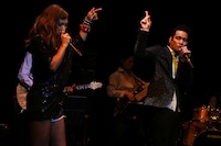 JAY'ED「JBL Juke Box Lounge Vol.4」より、MINMIと共演するJAY'ED。