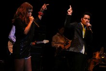 JAY'ED「JBL Juke Box Lounge Vol.4」より、MINMIと共演するJAY'ED。