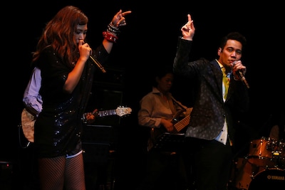 JAY'ED「JBL Juke Box Lounge Vol.4」より、MINMIと共演するJAY'ED。